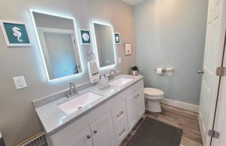 Stunning Lake Home w arcade and huge deck - Foto 38