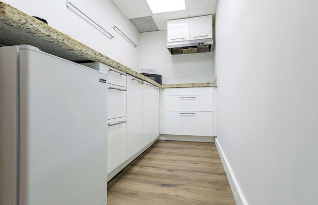 Coastal 2BR Escape | Walk to Beach & 2 Queen Beds - Foto 51