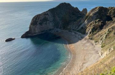 Comfy 2 bed house located at Wareham train station - Photo 17