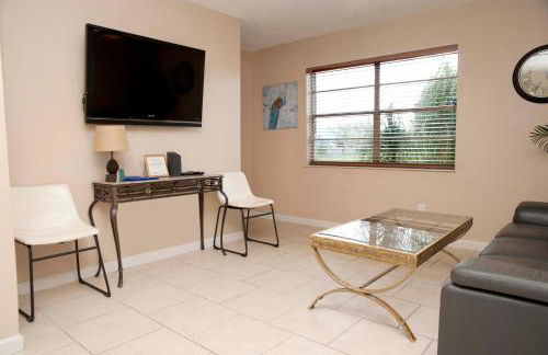 3 Bedrooms 2 Baths Pool Home available for LONGER STAYS!!! - Foto 12