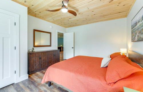 Walk to Beach and Sebago Lake Luxe Family Getaway! - Foto 25