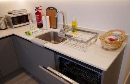 Stylish 2 bedrooms, 2 bathrooms with workspace in Milton Keynes - Photo 8