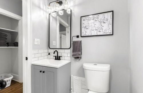 Spacious 4BR Home by Dtown Royal Oak - Photo 36