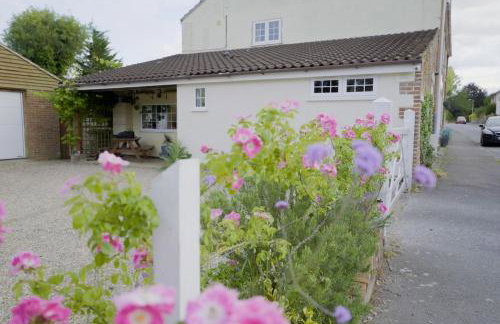 Quirky & cosy 1 or 2 bedroom house in peaceful village - Photo 40