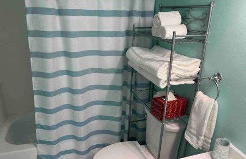 King Bed Downtown Courtyard Apt - Foto 15