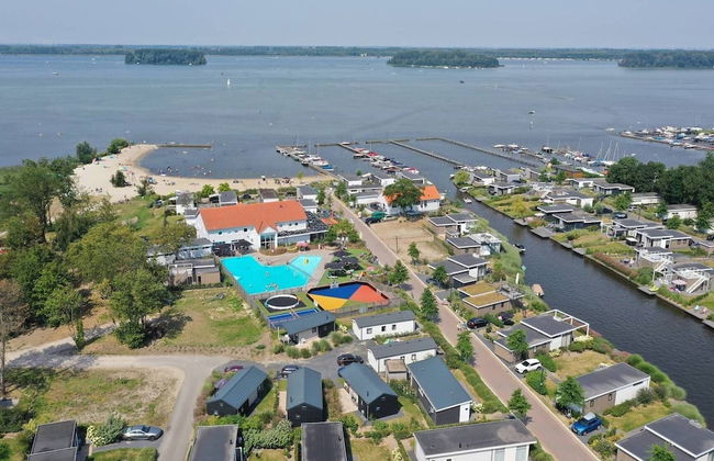 Well-kept Chalet on the Water - Foto 16