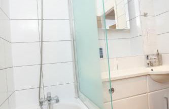 Aisiki Living at Upton Road, Multiple 1, 2, or 3-Bedroom Apartments, King or Twin Beds with Free WiFi & Parking Space - Foto 28