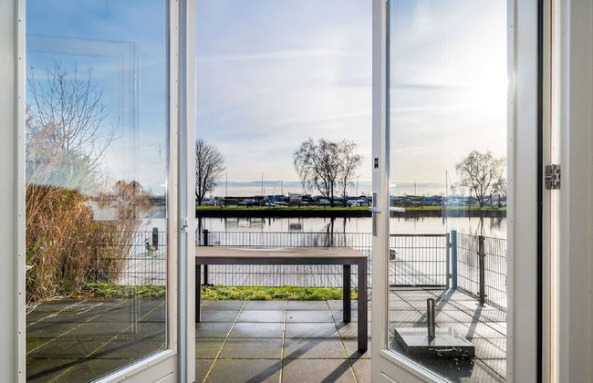 Holiday Home With Private Jetty on Water - Foto 32