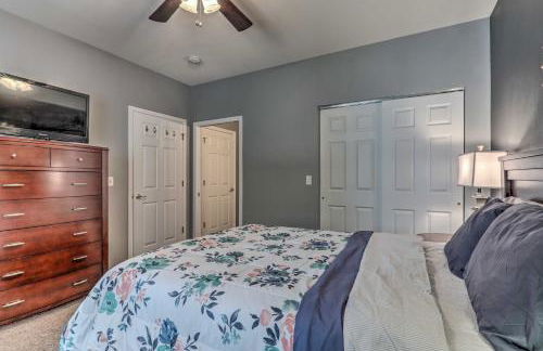 Lake and Poolside Fun! Water-View Camdenton Condo - Photo 16