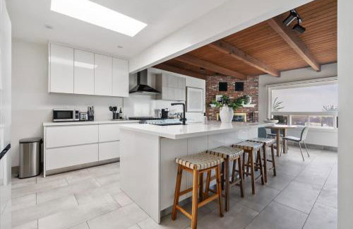 NEW Cozy Modern Home with Hot Tub and Ocean Views - Foto 30