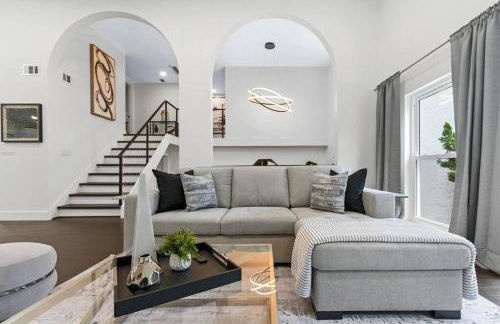 Luxury pool home near the beach! - Foto 1