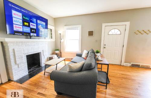 KingBed15 Mins to DTWN, 3 miles to CLE Clinic & CWRU - Foto 1