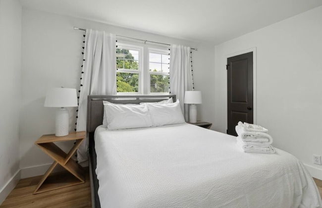 Chic Retreat Near Airport & Downtown Nashville by RedAwning - Photo 6