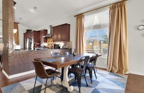 Tropical 4BR Oasis with Pool and Jacuzzi Near Strip - Photo 4