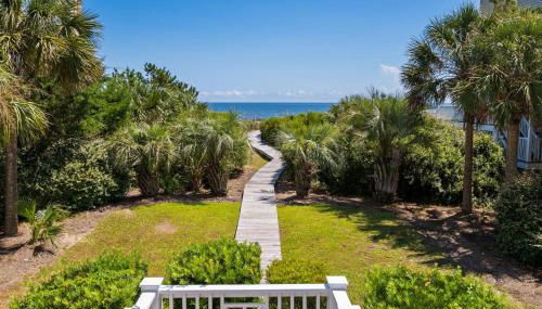 Relax and Enjoy the Spectacular Views in this Picturesque Home home - Foto 2