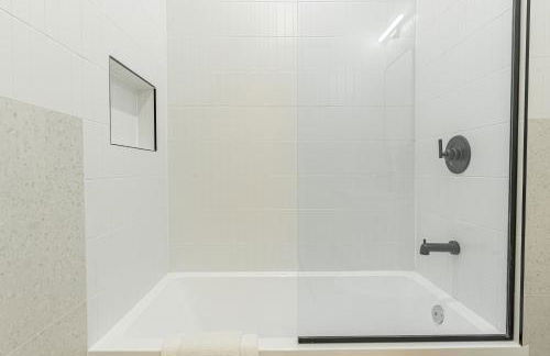 Chic Japandi 1BR in Brooklyn w Washer & Dryer - Foto 17