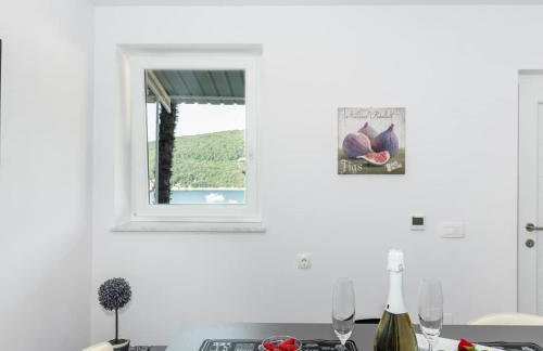 Apartment Mirella 1 "Your sunny sea-view escape with two terraces in the heart of Rabac" - Foto 5