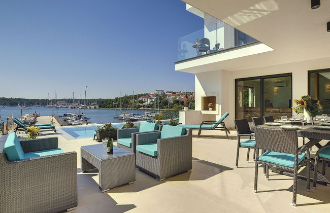 Beautiful Villa by the sea - Photo 23