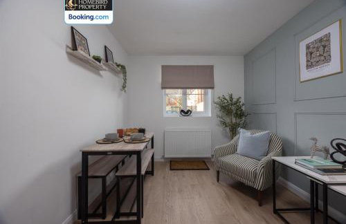 Luxuriou 5 Bedroom House By Homebird Property Management Short Lets & Serviced Accommodation Leeds With Private Parking & Free WiFi - Foto 41