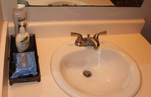 Cheerful 2-Bedroom, 2 bath with private parking - Foto 11