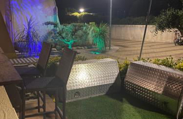 Rez de jardin OU ascenseur 4 ieme PISCINE -WIFI-Dans le Village naturiste holidaysochic - Photo 18