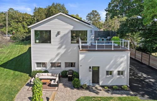 Luxury Lakeview Stay | Main&Guest House, Sleeps 10 - Foto 13