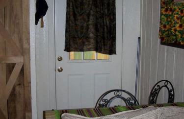 Cozy Wood Shed Tiny House Near Old Hickory Lake w/ Full Kitchen, Fire Pit & Breakfast - Foto 27