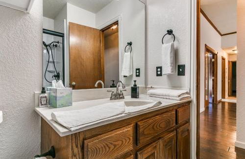 Sleek 4BR OKC Stay by StayLage - Photo 55