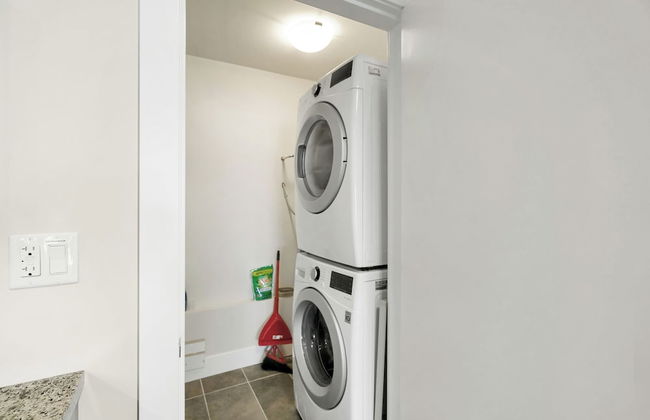 Lakefront Lux 2BR Symphony Of Comfort - Photo 38