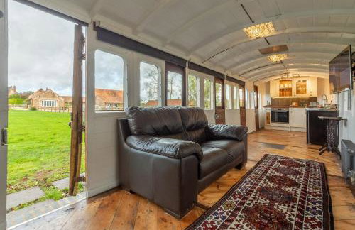 The Railway Carriage - Photo 4