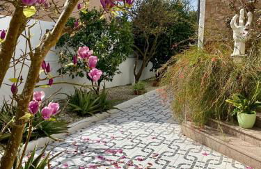 Live, Laugh, Love Beach Guest Home with AC - Foto 30