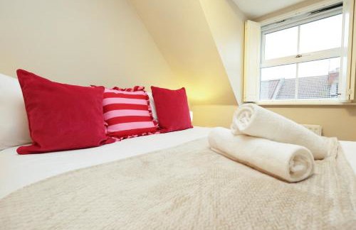 Cosy Bristol Townhouse - Free Parking - Sleeps 6 - By EKLIVING PARTNERS - Foto 32