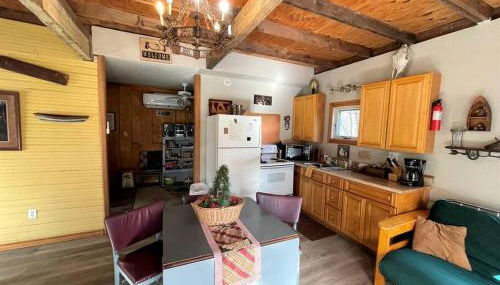 Two-Story Cabin Rental for Large Groups along Hamilton Creek in Marble Falls, Texas - Foto 1