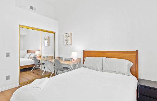 Stylish Home w Full Kitchen Garage Backyard - Foto 18