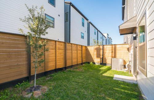 Luxury Charming 3BR 3Bath Free Wi-FI 8 Guests, Gated Home, Houston Downtown - Photo 46