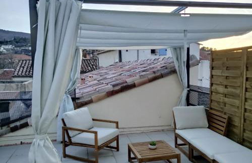 Un nid sur les toits avec terrasse - Photo 24