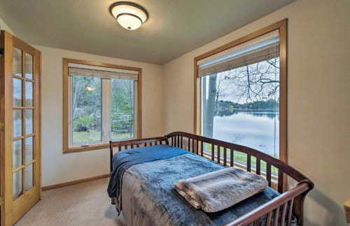 Lakefront Home with Seasonal Dock - 2 Mi to Skiing! - Foto 9