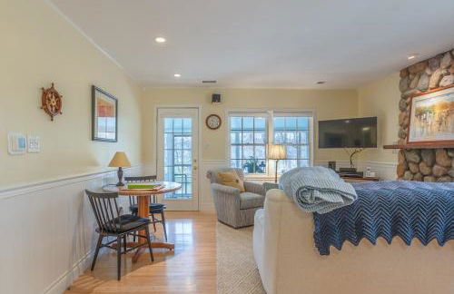 Little Stuga - Cute cozy cottage - minutes from downtown and Oval Beach! - Foto 7