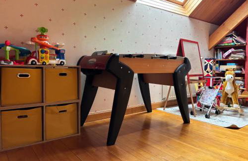 Le So Art, grande maison 4 chambres, terrain de pétanque, grand jardin clos, flipper, babyfoot, jeux Arcade, ping pong,1 km mer, proche golf, Port en Bessin, Bayeux et plages du débarquement, adaptée enfants - Foto 38