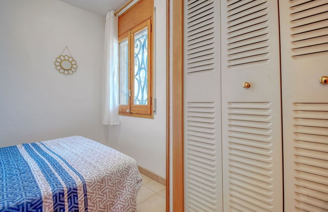 Apartment in Roses Near Platja del Eastrell - Photo 2