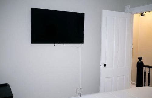 Top 1 Rated 4BR Lincoln Park House - King Bed - Photo 29