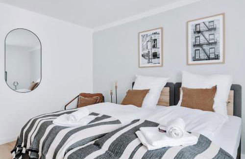 NASA Homes ruhiges Apartment WLAN Arbeitsplatz Balkon Hotelbetten - Foto 28