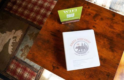 Sierra Cabin w NEW Hot Tub Walk to Town - Photo 31