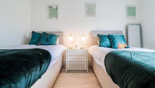 Spacious 4-Bed Home, Perfect Stay with Free WiFi - Foto 3