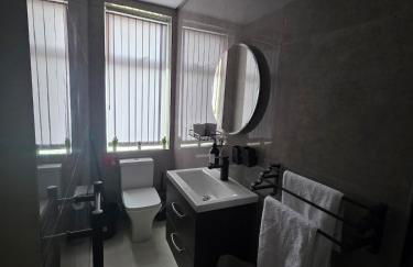 Deluxe 2BR Apartment Near City Center - Sleeps 6 - Foto 10