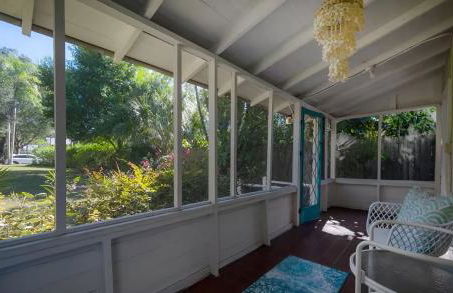 Serene Beachy Bungalow with Large Screened Porch! - Foto 25
