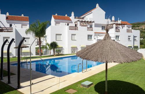 2060-Newly furnished 2 bedrooms apt with golf - Photo 35