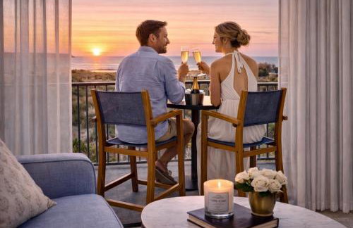 Top Floor Oceanview Luxury KING Villa - Balcony & Steps to Beach - Photo 13