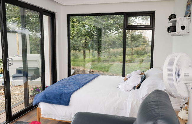 Luxury Waterfront Self-Catering Cabins - Photo 5