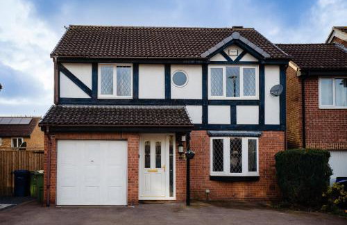 Sleeps 8-10 Cotswold Home with Hot Tub & Parking - Foto 19